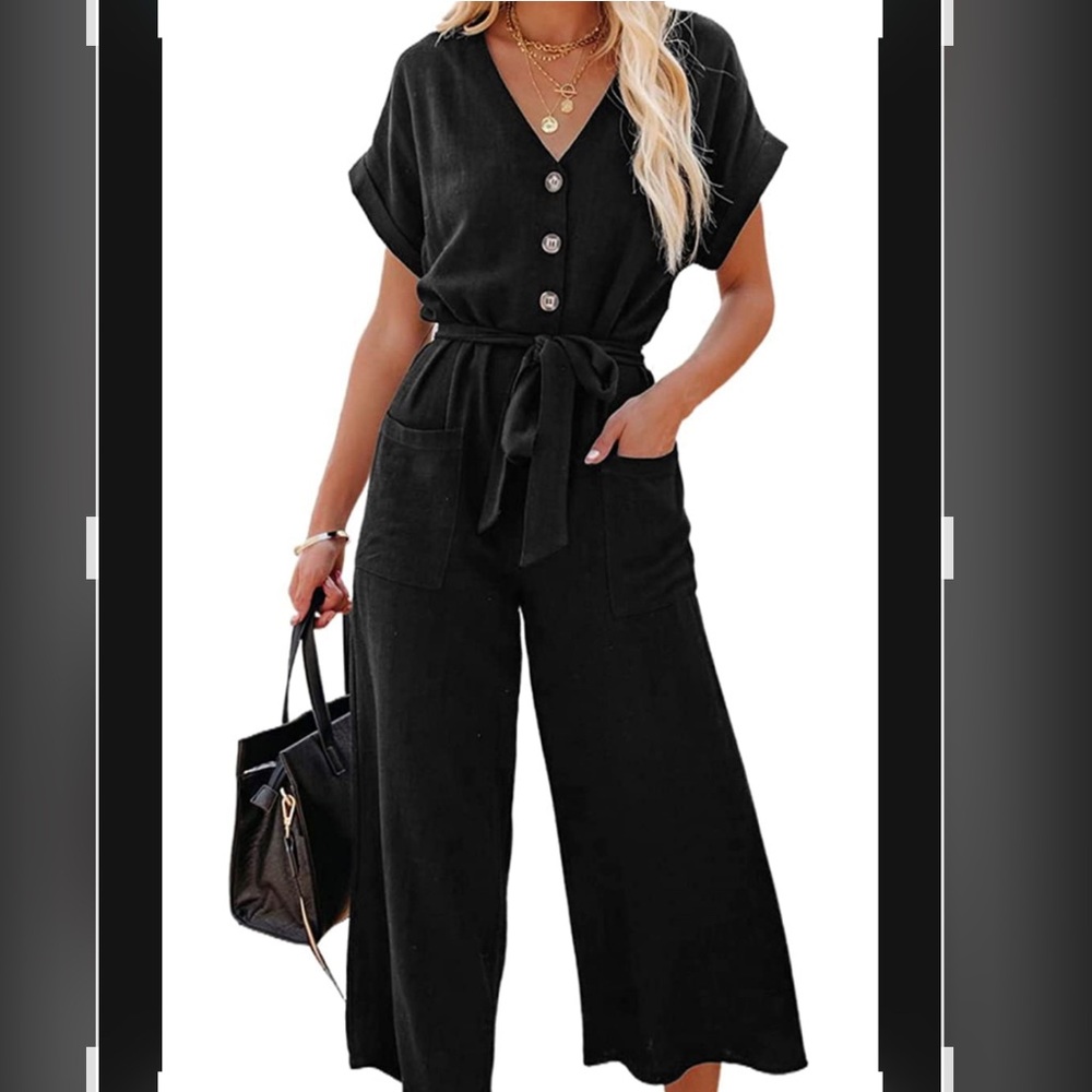 Small black jumpsuit with pockets